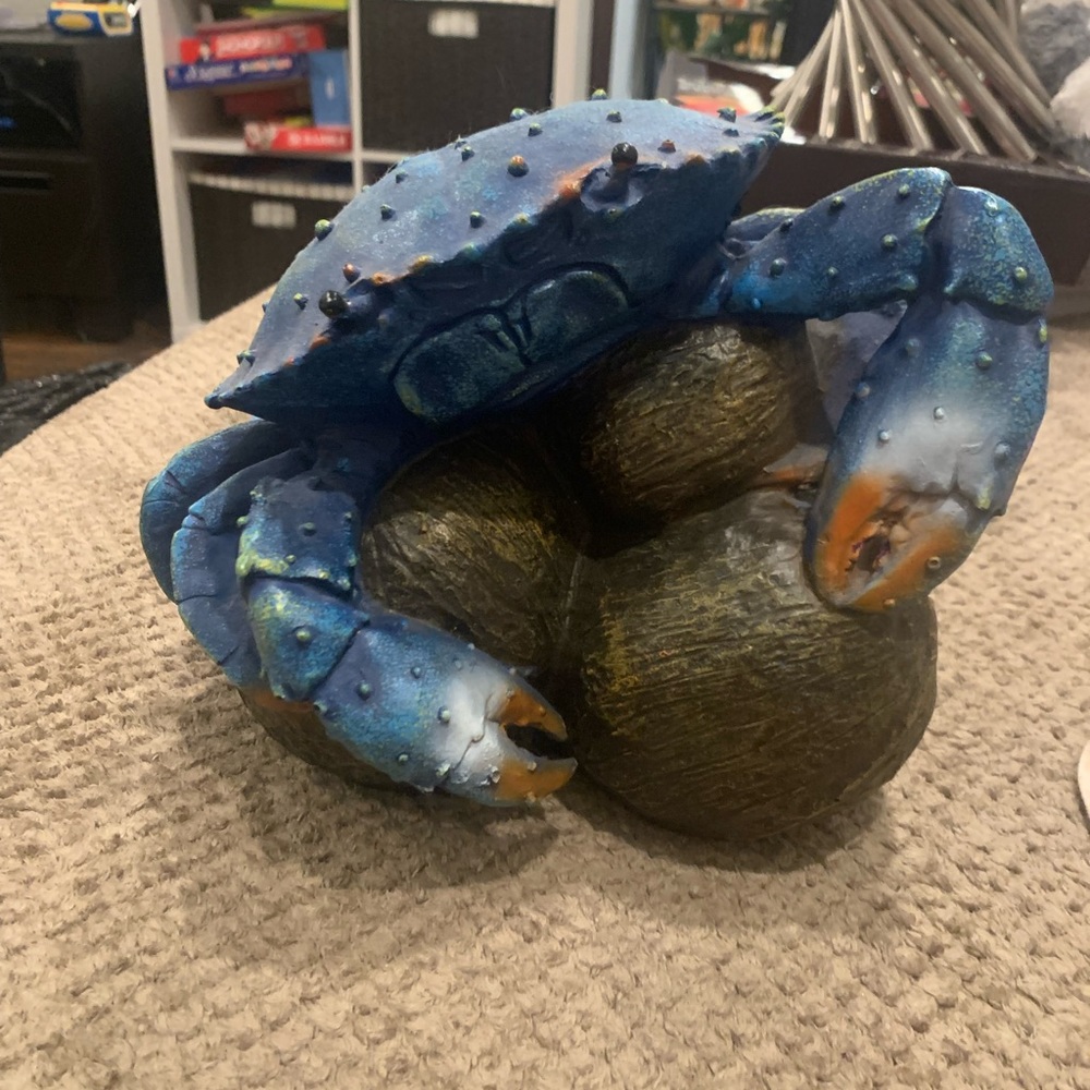 Crab statue in great condition brand new